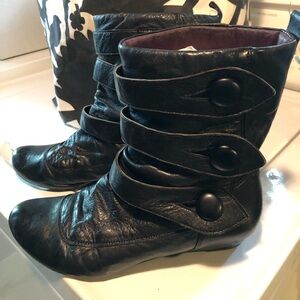 Indigo by Clark’s adorable, black, buttery soft leather booties, size 7.5m